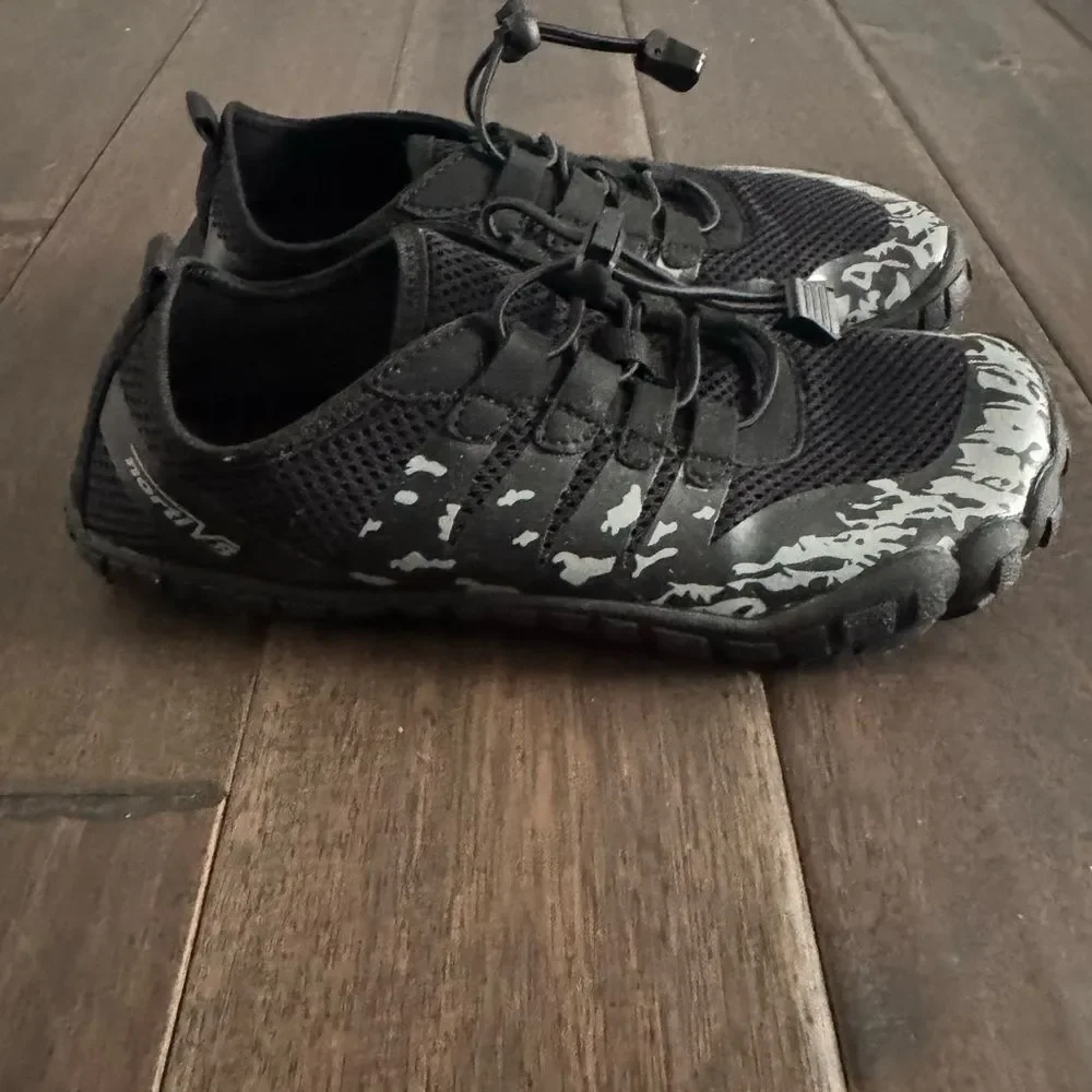 NortiV8 Unisex Kids Black and Gray Lace Up Water Shoes 5